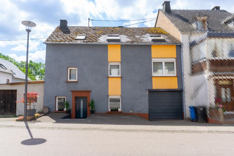 Großzügiges Wohnhaus mit Garten, Garage und Solaranlage